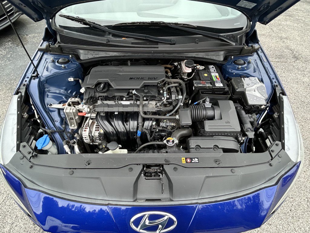 Used 2021 Hyundai Elantra SE FWD image 14
