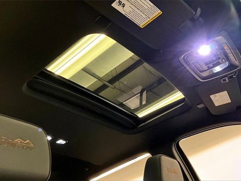 Used 2022 Chevrolet Silverado 1500 High Country w/ High Country Premium Package image 17