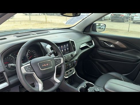 Used 2024 GMC Terrain SLT w/ Elevation Edition AWD/4WD image 9
