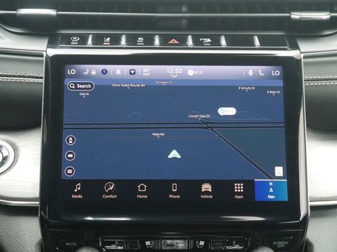 Used 2025 Jeep Grand Cherokee Overland w/ Luxury Tech Group IV AWD/4WD image 8