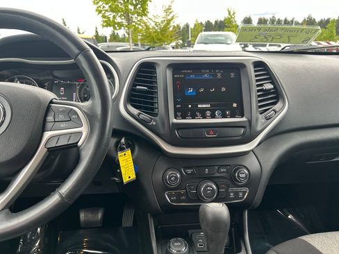 Used 2014 Jeep Cherokee Latitude w/ Trailer Tow Group AWD/4WD image 24