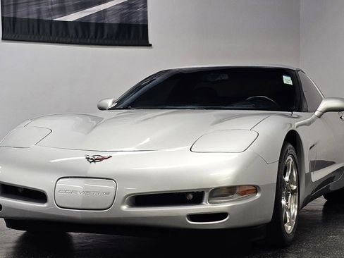 Used 2002 Chevrolet Corvette Coupe w/ Preferred Equipment Group2 image 5