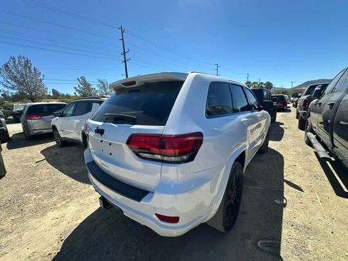 Used 2021 Jeep Grand Cherokee Laredo X AWD/4WD image 3