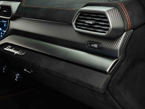 Used 2024 Lamborghini Urus Performante image 11