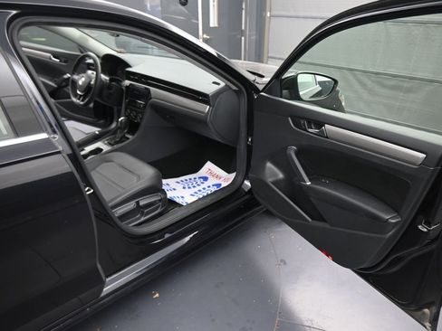 Used 2022 Volkswagen Passat 2.0T SE image 43