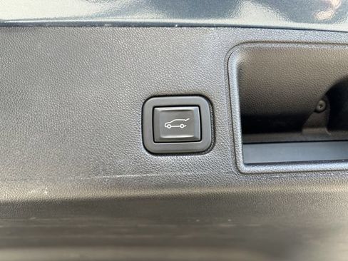 Used 2024 GMC Terrain SLT AWD/4WD image 27