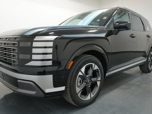Certified 2026 Hyundai Palisade Limited AWD/4WD image 3