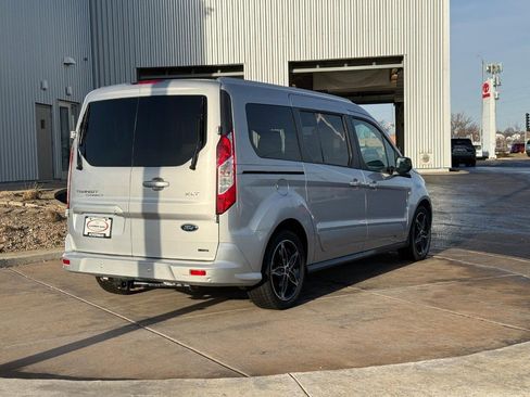 Used 2017 Ford Transit Connect XLT image 5