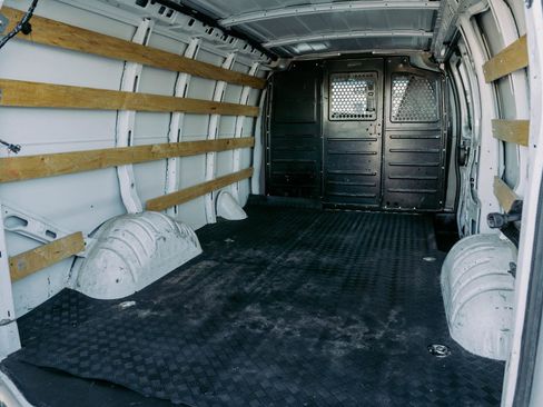 Used 2020 Chevrolet Express 2500 w/ Driver Convenience Package image 8