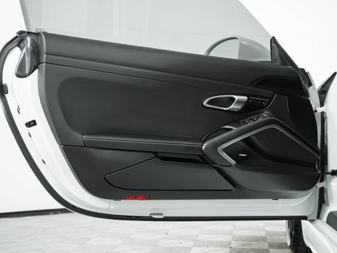 Used 2025 Porsche 718 Cayman RWD image 76