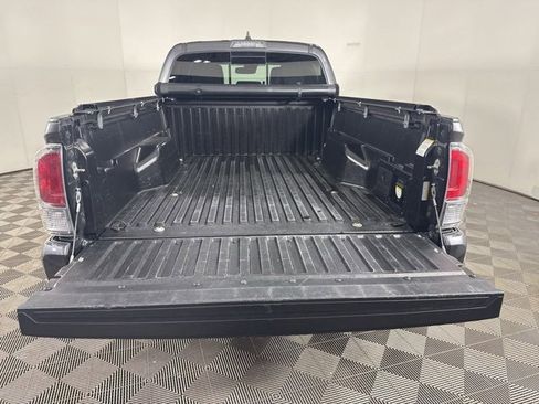 Used 2020 Toyota Tacoma w/ TRD Off-Road Package image 18