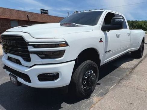 Used 2025 RAM 3500 Laramie AWD/4WD image 4
