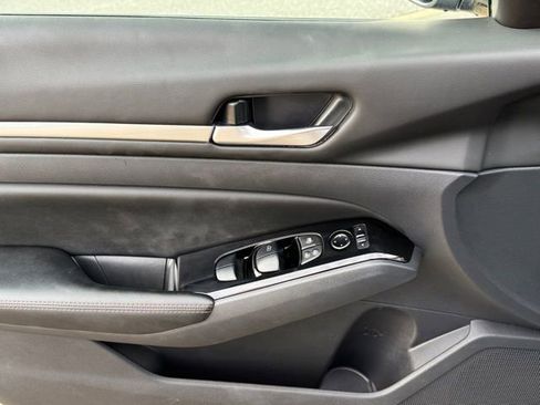 Used 2024 Nissan Altima 2.5 SR image 14