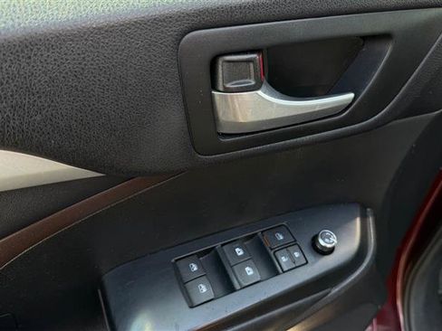 Used 2015 Toyota Highlander XLE AWD/4WD image 22