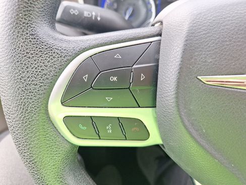 Used 2020 Chrysler Voyager Lxi image 21