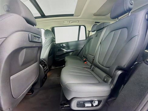 Used 2021 BMW X7 xDrive40i w/ Premium Package image 18