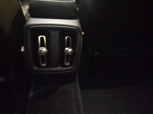 Certified 2025 Volvo XC40 B5 Ultra AWD/4WD image 16