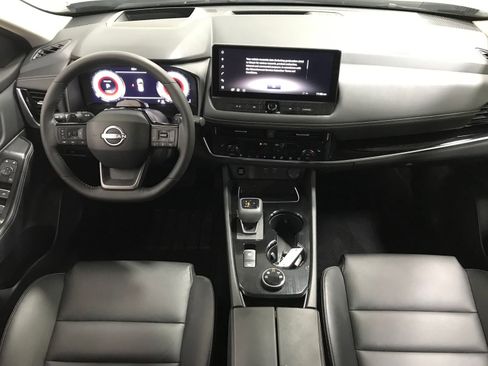 Used 2025 Nissan Rogue SL w/ Tech Package AWD/4WD image 14