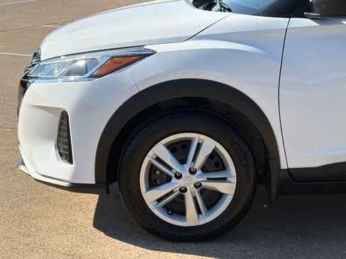 Certified 2025 Nissan Kicks Play S image 5