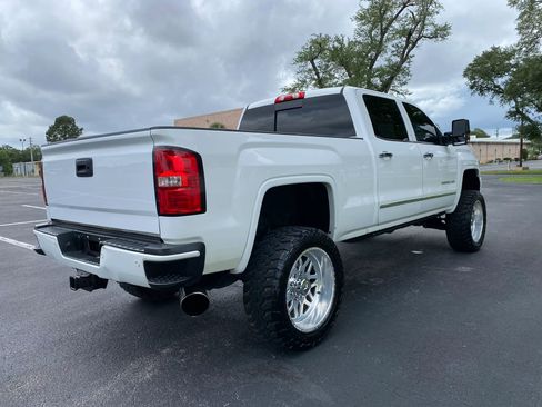 Used 2015 GMC Sierra 2500 Denali w/ Duramax Plus Package AWD/4WD image 9