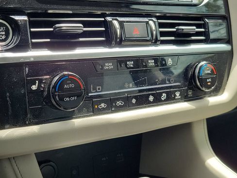 Used 2023 Nissan Pathfinder SL AWD/4WD image 25