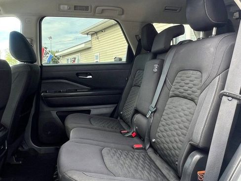 Used 2022 Nissan Pathfinder SV image 11