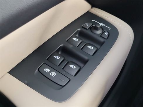 New 2026 Volvo XC60 T8 Plus w/ Protection Package Premier image 32