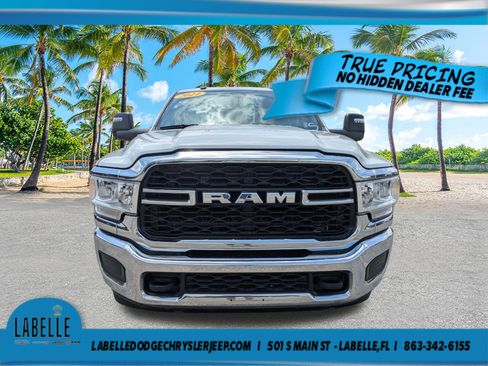 Used 2024 RAM 2500 Tradesman w/ Chrome Appearance Group AWD/4WD image 9