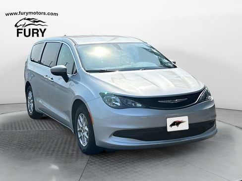 Used 2022 Chrysler Voyager LX FWD image 1