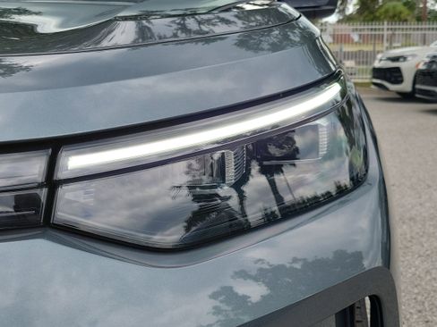 New 2026 Volkswagen Tiguan SE FWD image 9