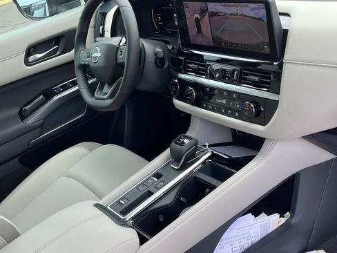New 2026 Nissan Pathfinder SL FWD image 9