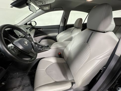 Used 2022 Toyota Camry SE FWD image 13