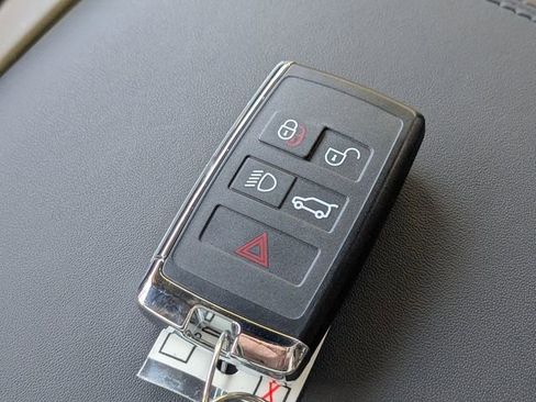 Used 2023 Land Rover Defender 110 V8 image 28