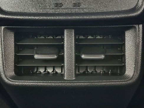 Used 2025 Chevrolet Equinox LT w/ Convenience Package II AWD/4WD image 36