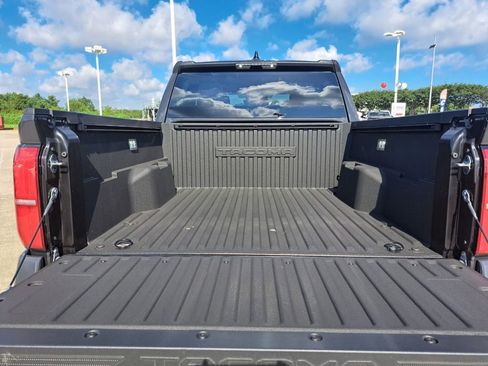 Used 2025 Toyota Tacoma SR5 AWD/4WD image 25