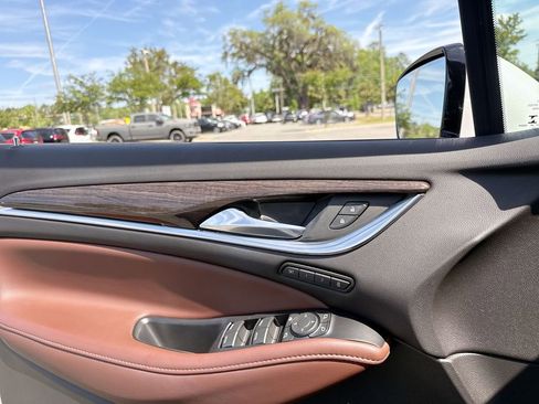 Used 2021 Buick Enclave Avenir w/ Avenir Technology Package AWD/4WD image 11