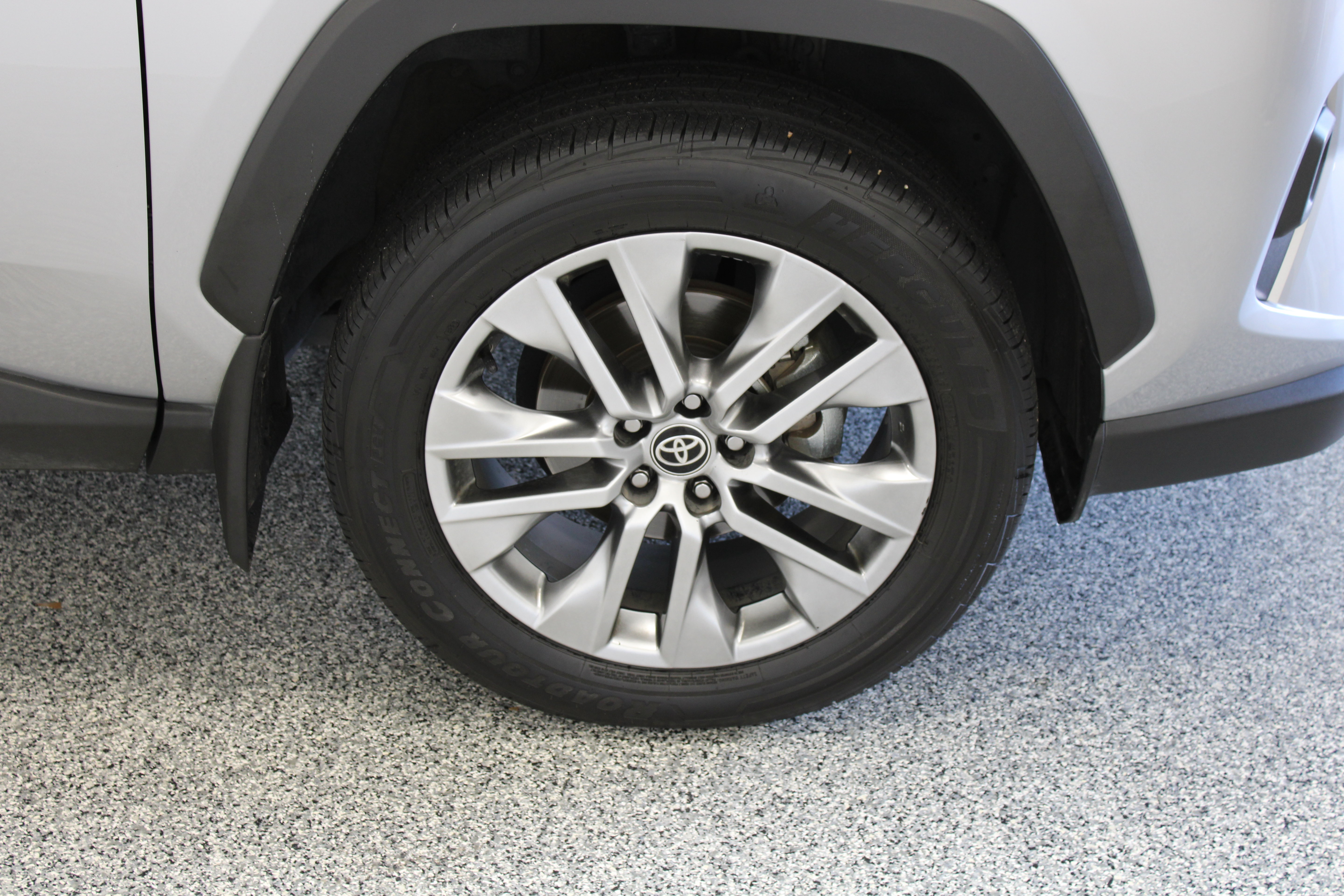 Used 2023 Toyota RAV4 XLE Premium FWD image 5