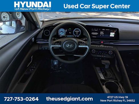 Certified 2024 Hyundai Elantra Blue image 17