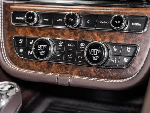 Used 2023 Bentley Bentayga Azure image 41