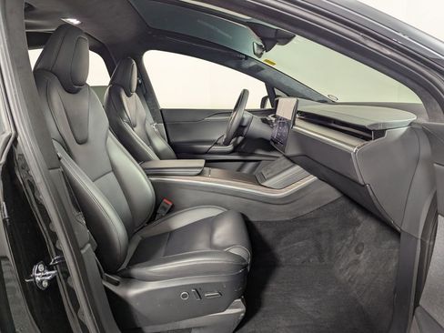 Used 2024 Tesla Model X image 32