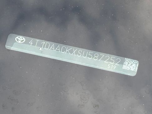 Used 2025 Toyota Camry LE image 29