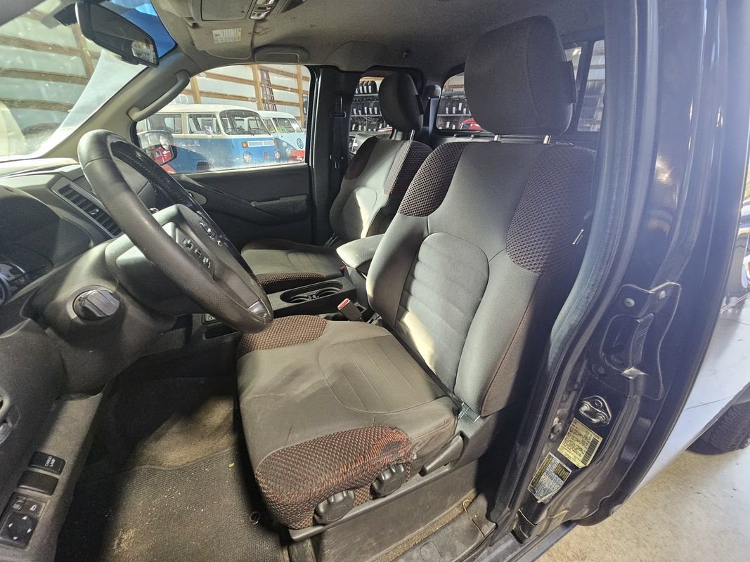 Used 2011 Nissan Frontier PRO-4X AWD/4WD image 13
