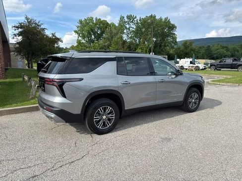 New 2026 Chevrolet Traverse LT w/ Driver Confidence Package AWD/4WD image 11