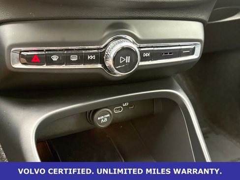 Certified 2025 Volvo XC40 B5 Plus AWD/4WD image 21
