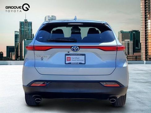 Used 2023 Toyota Venza LE image 5