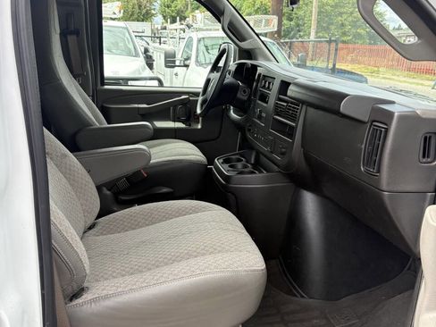Used 2025 GMC Savana 3500 LT w/ LT Preferred Equipment Group RWD image 23
