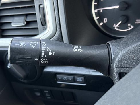 Used 2021 Nissan Titan SV w/ SV Convenience Package image 15