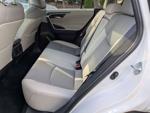 Used 2025 Toyota RAV4 XLE Premium image 30