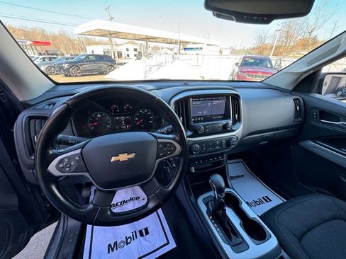 Used 2022 Chevrolet Colorado LT w/ Safety Package image 17