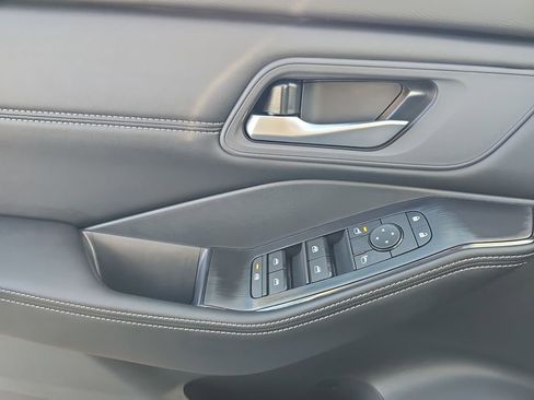 Used 2026 Nissan Rogue SV w/ SV Premium Package image 30